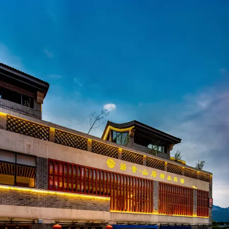 Huaqi Ruosu Mountain House (Huashan Scenic Area Visitor Center)