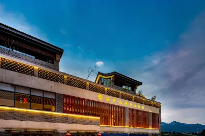 Huaqi Ruosu Mountain House (Huashan Scenic Area Visitor Center)
