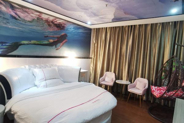 星级享受的宾馆,位于潮南区峡山广汕公路324国道旁西沟路口,交通便利