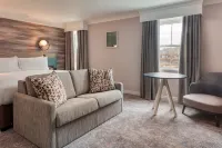 DoubleTree by Hilton Bath Отели рядом с достопримечательностью «St Aldams Nursery»