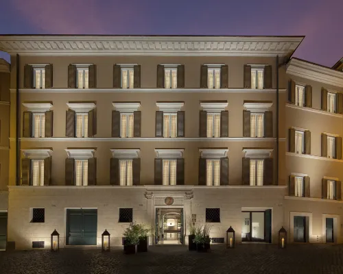 بالازو سكانديربيغ Hotels near تريفي