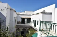 Palais Bayram Hôtels à proximité de : Médina de Tunis