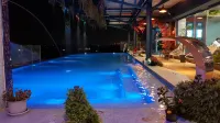 BlueTel Re'sidencE Bangkok IMPACT-1 Time Drop-Off Service to IMPACT OR MRT (MTO2) - Swimmingpools