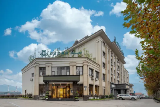 Magnotel Hotel (Chongqing Wansheng Administrative Center Hesheng Central Plaza) Отели рядом с достопримечательностью «Nantong Mining Industry Company Workers Culture & Sport Center»