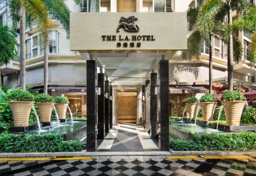 2. 더 L A 호텔..