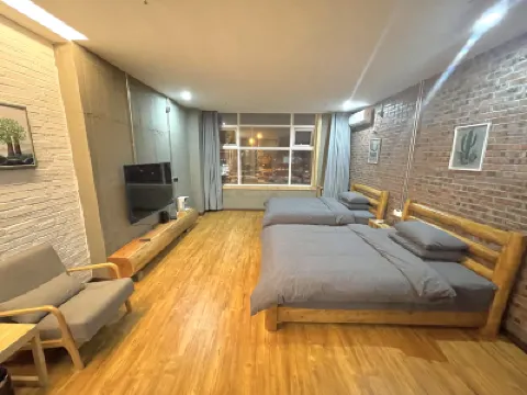 Zhuanyi Meisu (Xinjiang Normal University Wenguang Campus Branch)  호텔