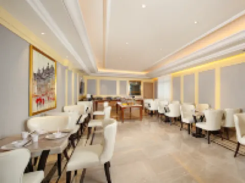 Vienna Hotel (Zhaotong Ancient City Municipal Plaza)