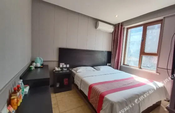 杜爾伯特南湖假日賓館