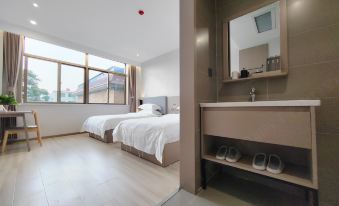 Manya Hotel (Rongcheng Baiyangdian High-speed Railway Station Branch)