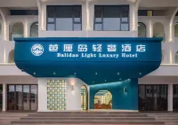 Xishuangbanna Bali Light Luxury Hotel (Gaozhuang Xishuangjing Star Light Night Market Shop)