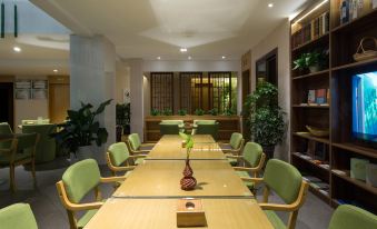 Qiannan Zhuhai Colorfulsunshin Private Tang Holiday Homestay