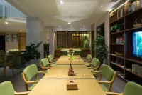 Qiannan Zhuhai Colorfulsunshin Private Tang Holiday Homestay
