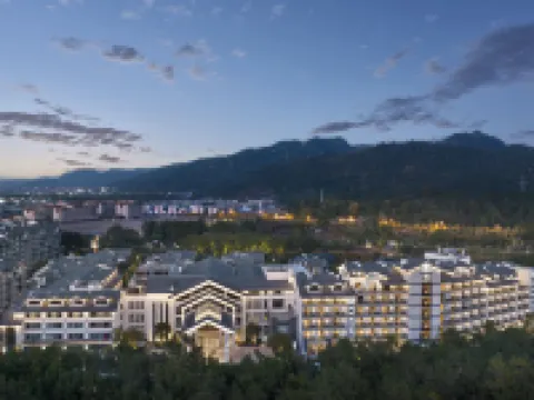 DoubleTree by Hilton Taizhou Shenxianju Hotels near Jingxingyan Scenic Zone