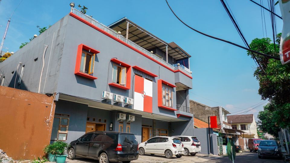 Hotel O Penginapan LorraNearPasar Oleh Oleh
