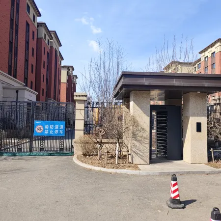 Light Luxury Banshan Hot Spring B&B (Tourism College Branch)