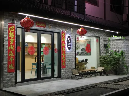 Zhangjiajie West Railway Station Hanxiang Residence Inn