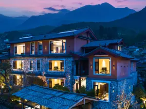 Popular Cultural Hotels in Yulong