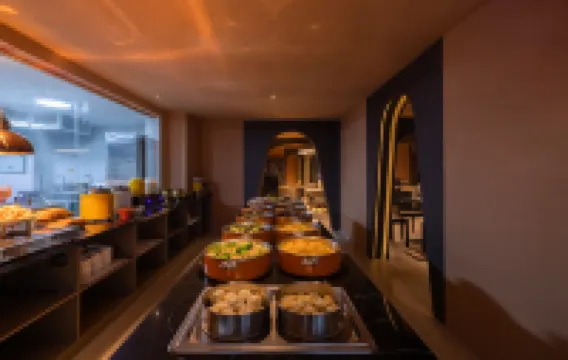 Xishuangbanna Jinghong Midu Suite Hotel (Starlight Night Market)