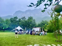 Yuntai Mountain Yingshan Red · Green Grassland Resort Hotel
