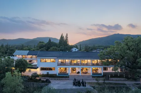 Yueji Homestay Отели рядом с достопримечательностью «the Tomb of Yingshi Chen»