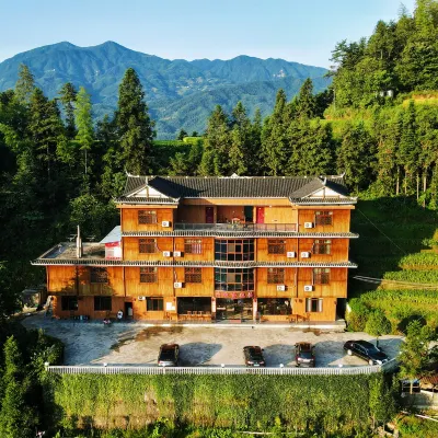 Xinhua Laopai Zique Lou Hotels near Ziquejie Terraces