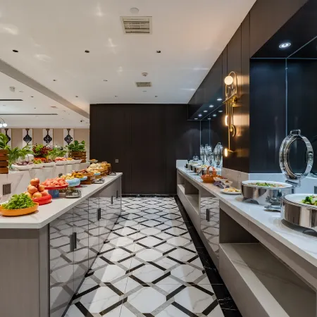 McGettie Jinjiang Century Hotel