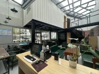 Unrestrained Youth Hostel