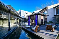 COURTYARD HOTEL