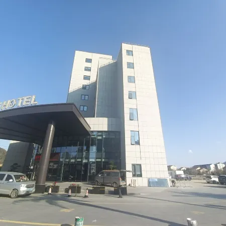 HEY ONE HOTEL