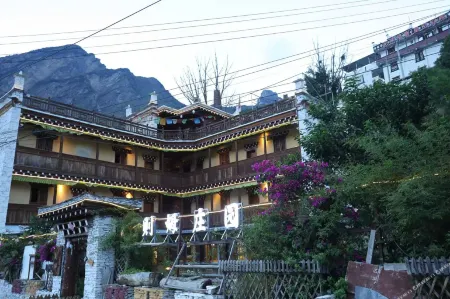 Danba Zemu Tibetan Charm Chateau Resort