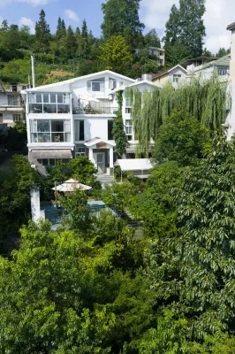 Lichuan Huajianyin Homestay Hotels near Lichuan Zhidi Plaza New Ocean World