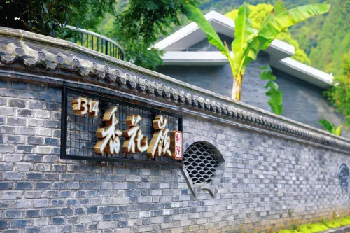 Xianghualing Chinese Inn Hotels in Changyang