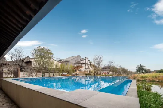 Yanguan Chaolezhicheng Old Town Hotel