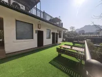 茶峒1803|落日山城・360°半麓花園・Vista文學美宿（邊城茶峒景區店） - 停車場