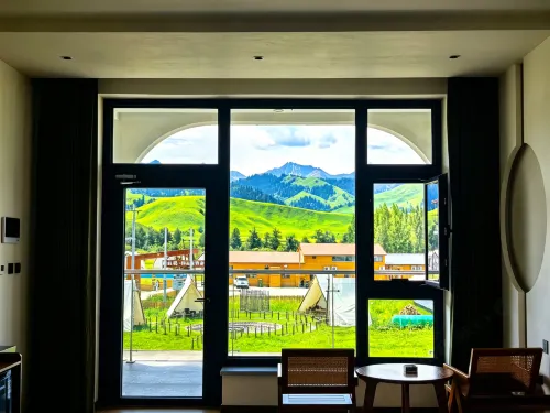 Banshan Yuanye Panoramic Peak View Boutique Stay (Nalati Scenic Area)