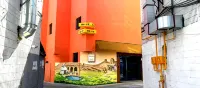 Famous Arrival Homestay (South Gate Square) - balcony