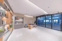 Home inn Business Hotel(Ruogu Lanmo Line Branch) - parking