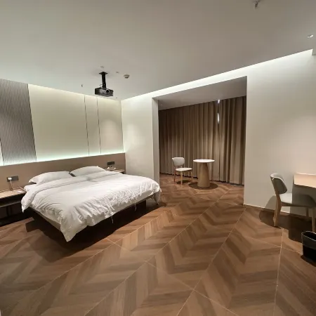 Hengyi Hotel (Railway Station Store of Dashu Camp, Renmin East Road, Kunming)