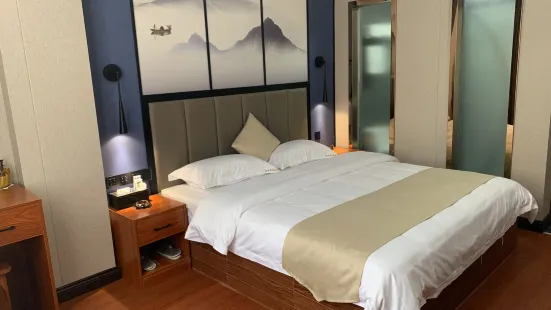 Malipo Xin Yu Business Hotel