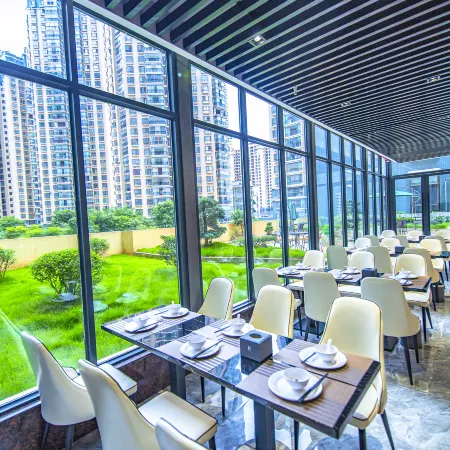 H Hotels (Xingyi Jichang Avenue)