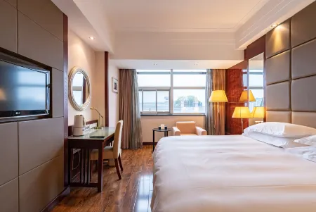 Merchant Marco Edgelake Hotel