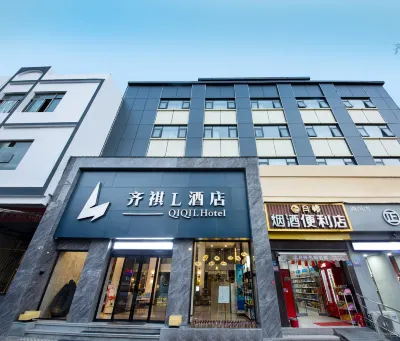 Qiqi l Hotel（Xuchang Railway Station Caowei Ancient City Store) Hotel in zona Chunqiu Square