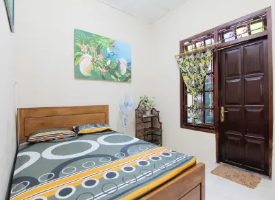 Batik Trinidar Homestay Hotels in Gedongkiwo