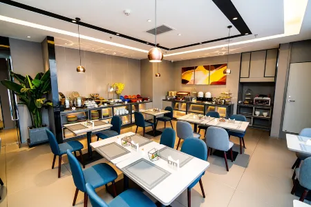 Homeinn Selected Hotel (Chaoyang Jianping Railway Station Xinyu Central Park)