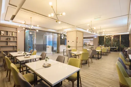 Atour Hotel Отели рядом с достопримечательностью «Sichuan Waiguoyu University»