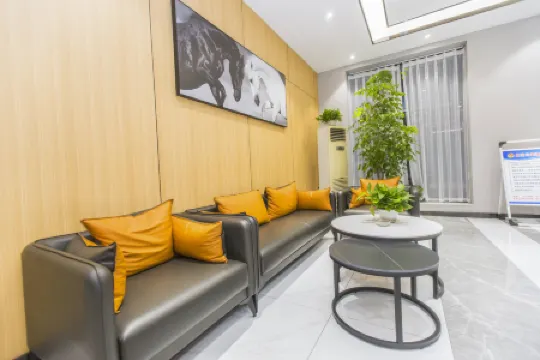 Junyi Hotel (Daye Experimental Middle School)