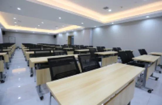 ジンイー ヨウシュエンホテル(フフホト新華西通り附屬病院地下鉄駅)