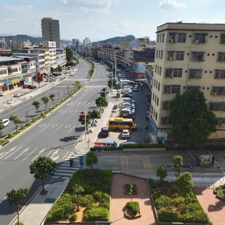 Huahuitong Hotel (Wujiang Shaoguan Station)