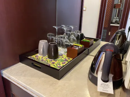 Lakeside Hotel Hefei Отели рядом с достопримечательностью «Anhui Jianzhu University (South Campus)»