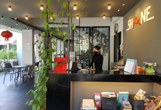 치앙마이 대학교 근처의 활기찬 거리 이미지